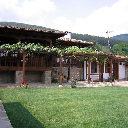 The House With The Vine Guest House Жеравна Экстерьер фото