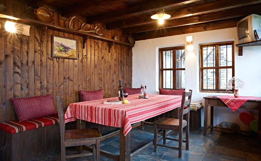The House With The Vine Guest House Жеравна Экстерьер фото