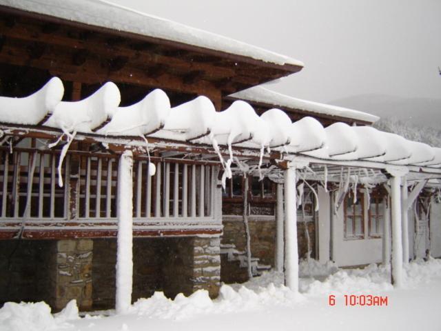 The House With The Vine Guest House Жеравна Экстерьер фото
