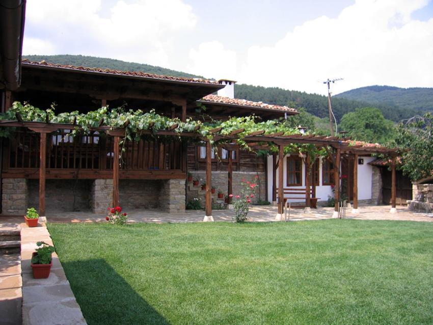 The House With The Vine Guest House Жеравна Экстерьер фото