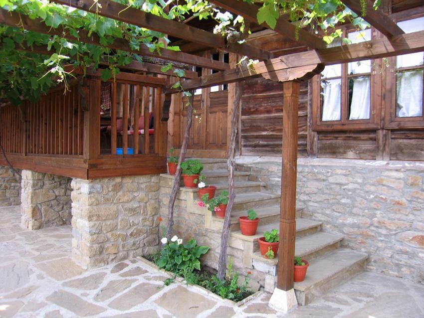 The House With The Vine Guest House Жеравна Экстерьер фото